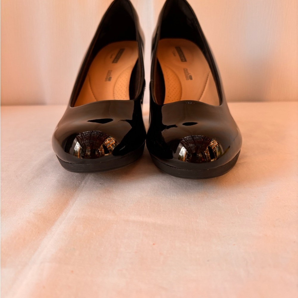 Clarks Classic Black Leather Pumps Comfort Heels - Picture 8 of 15
